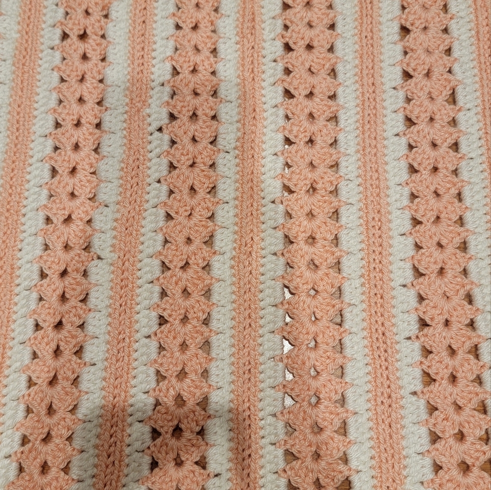 Hand Crochet Vintage Baby Blanket Throw,Salmon & White Color Scalloped Edge - Picture 13 of 13